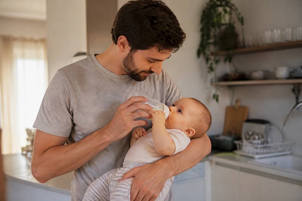 Papà mammo: significato, stereotipi e nuove sfide della paternità quotidiana