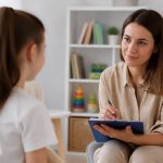 Pedagoga significato: ruolo, competenze e differenze con l’educatrice genitori
